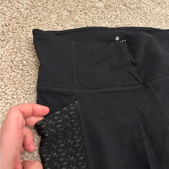 Athleta Black Capri Leggings Stash Pocket Textured Side Mesh Size Small - Picture 4 of 10
